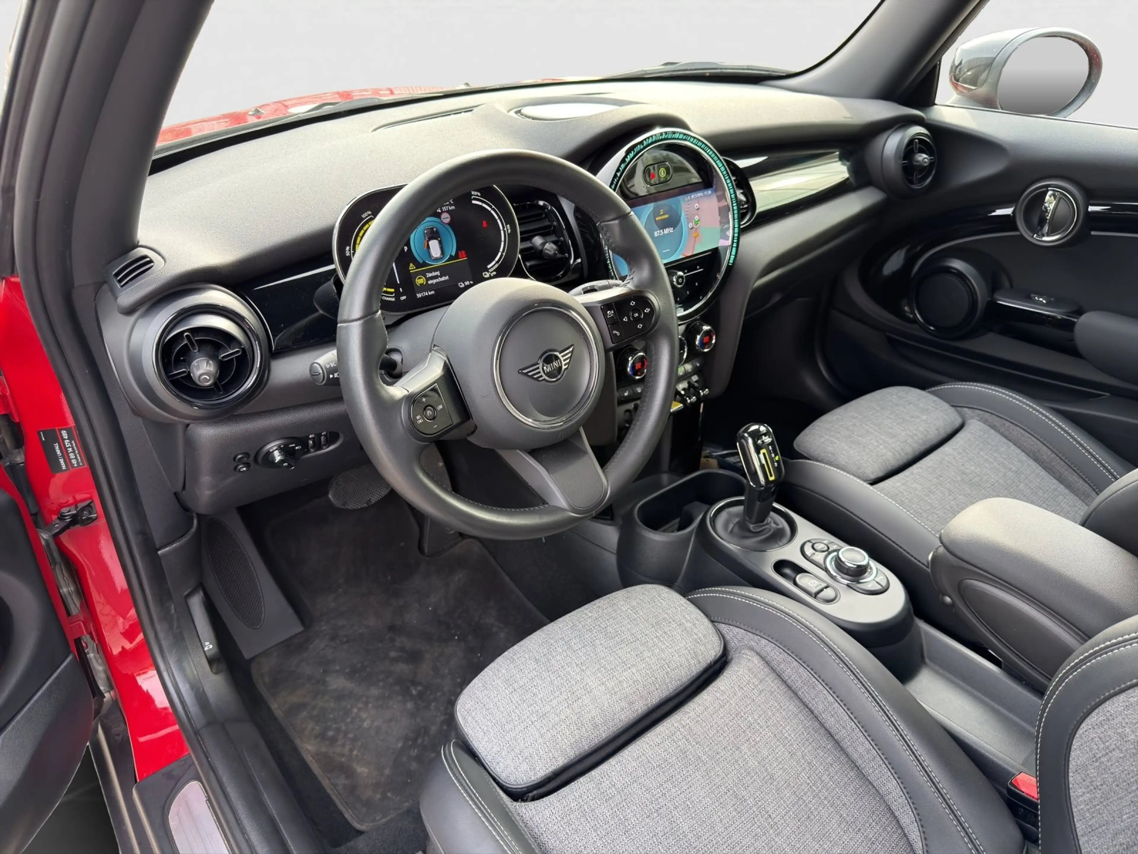 MINI Cooper SE Hatch 16" / DrivAss / DAB / Ambiente / LED / CarPl — photo 9