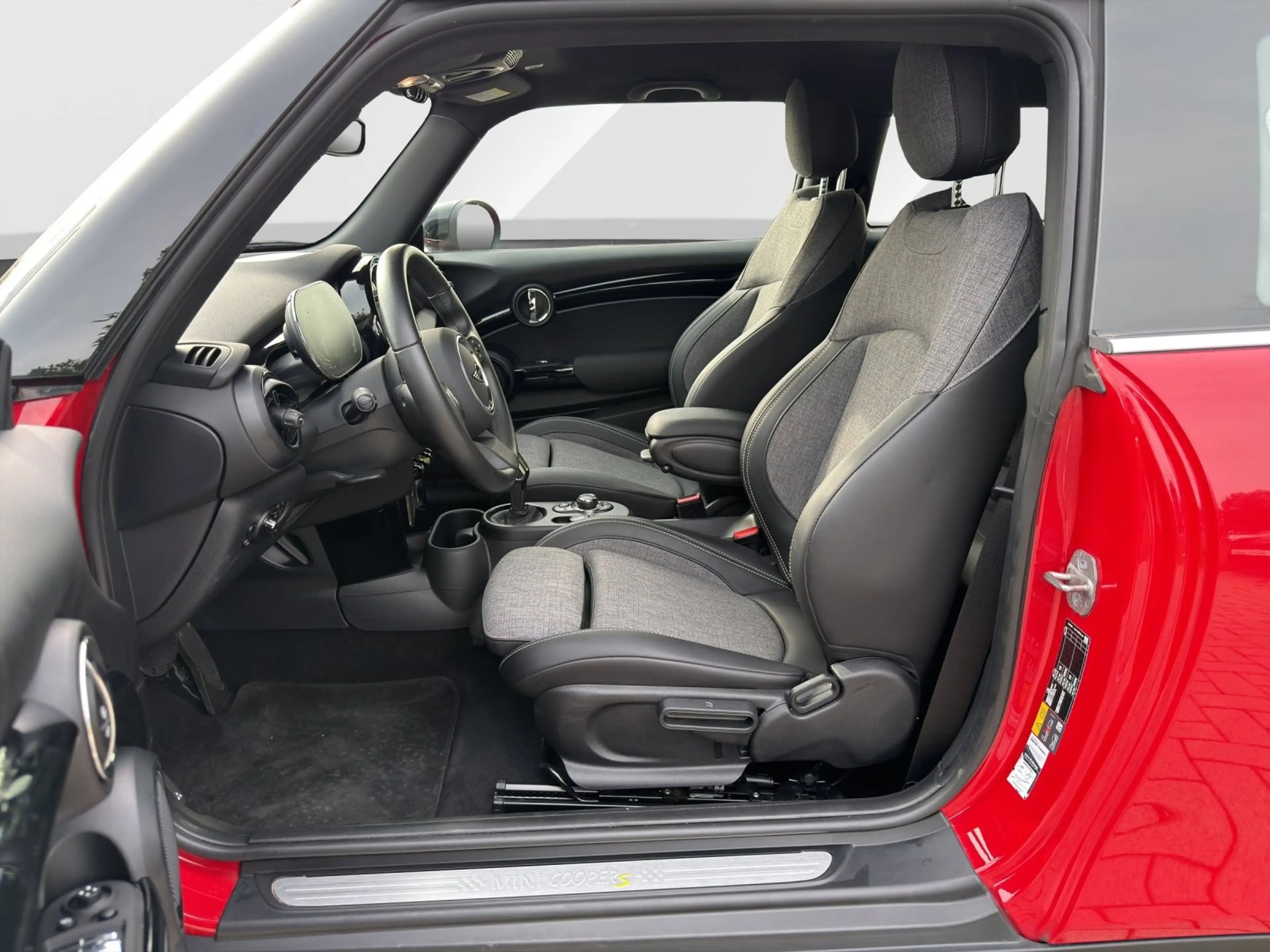 MINI Cooper SE Hatch 16" / DrivAss / DAB / Ambiente / LED / CarPl — photo 11