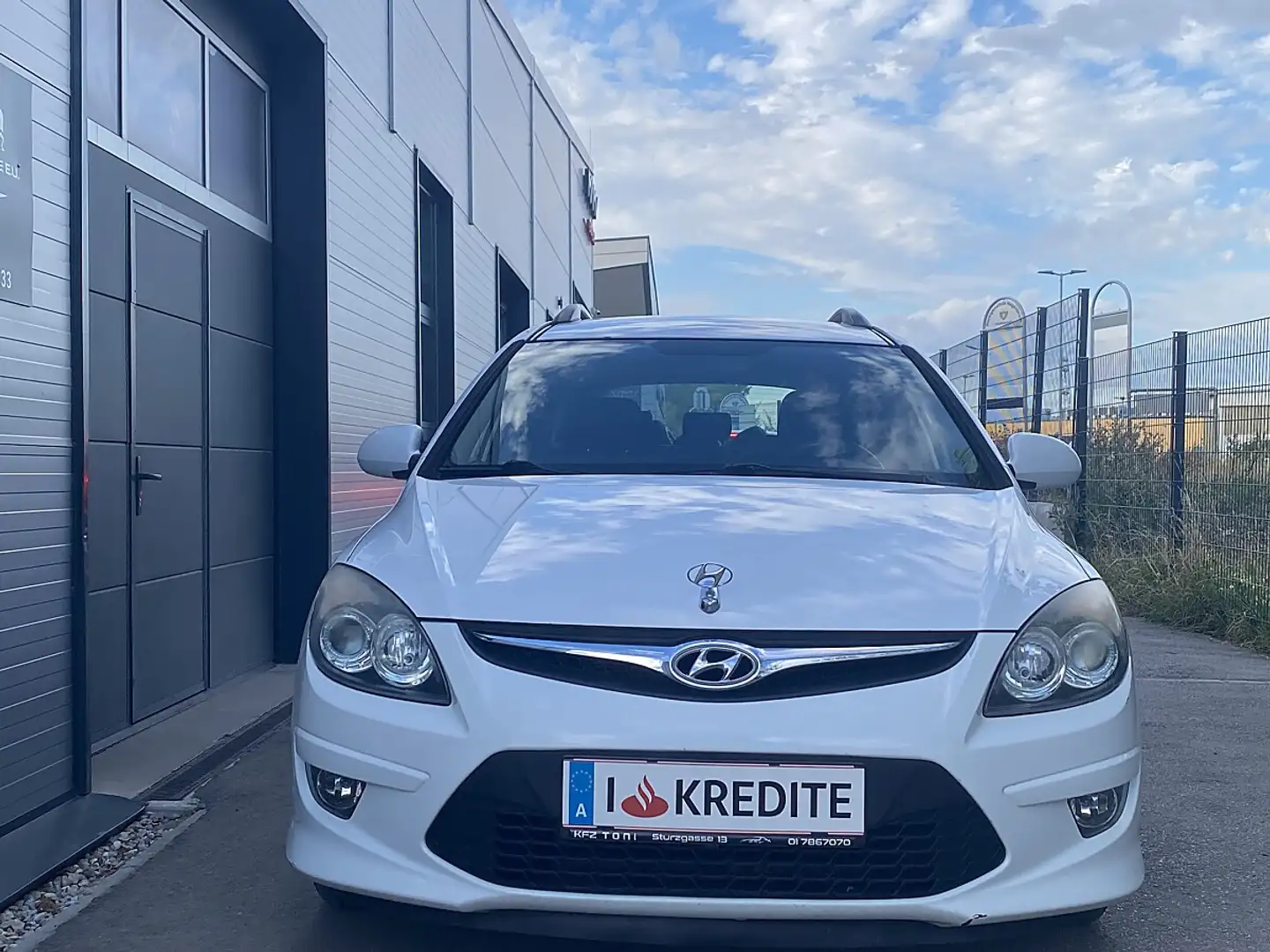 Hyundai i30 CW **Neues Pickerl bis 11.2027** Weiß - 2