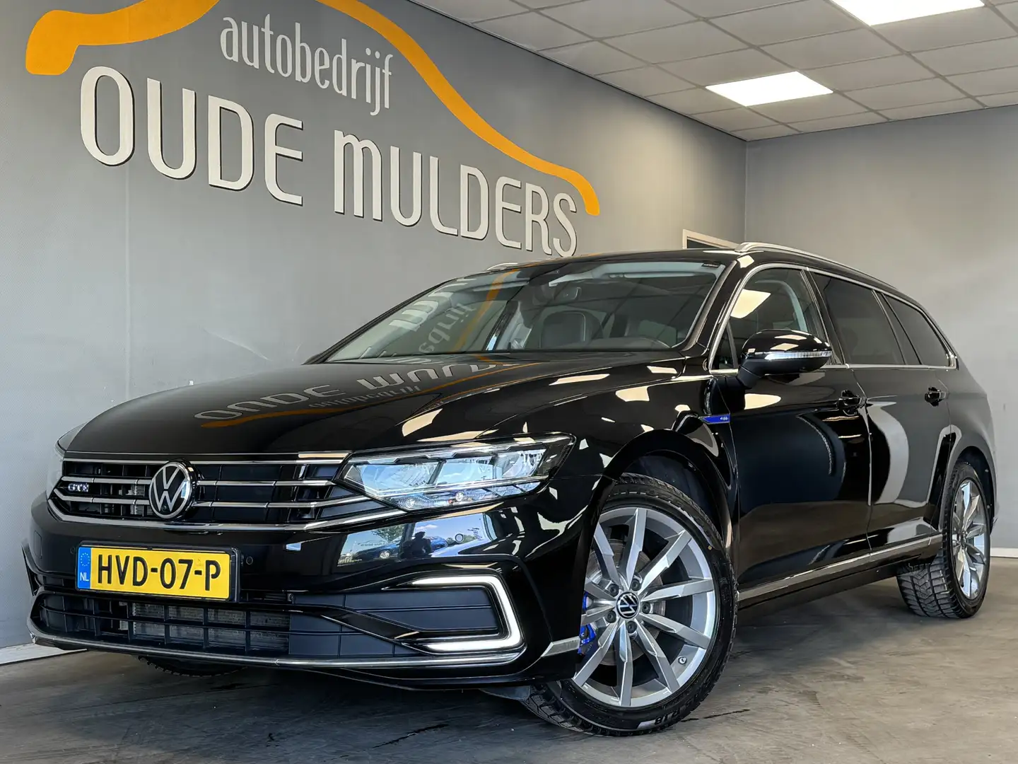 Volkswagen Passat Variant 1.4 TSI PHEV GTE Business Panoramdak/Camera/Memory Zwart - 1