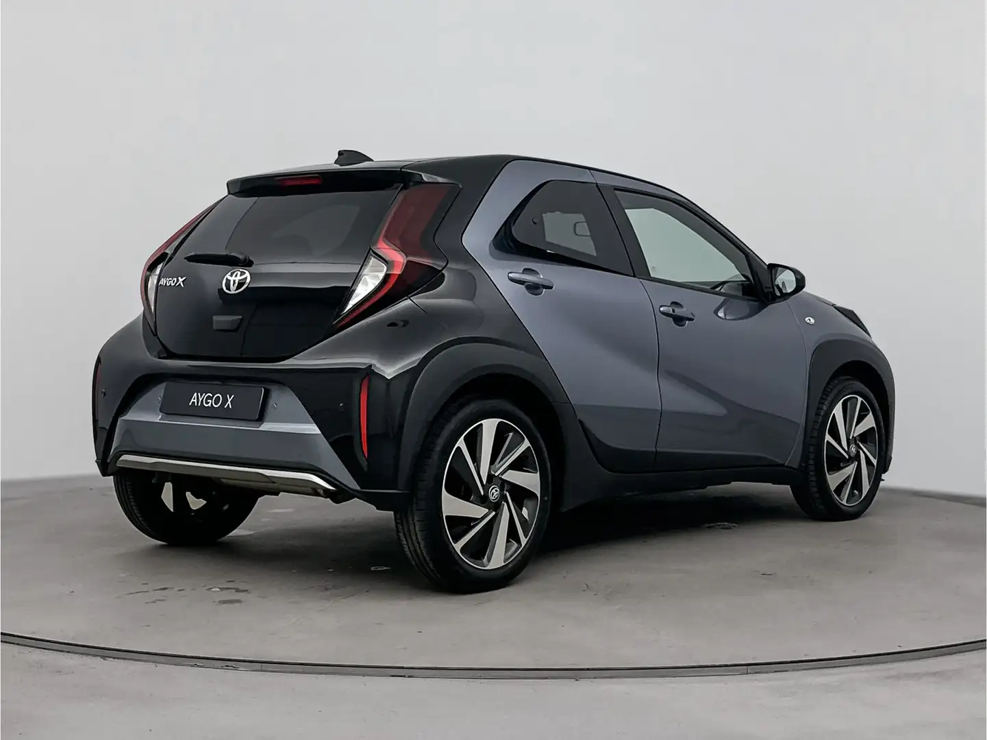 Toyota Aygo X 1.0 VVT-i S-CVT Premium Automaat | Keyless Entry | Grijs - 2