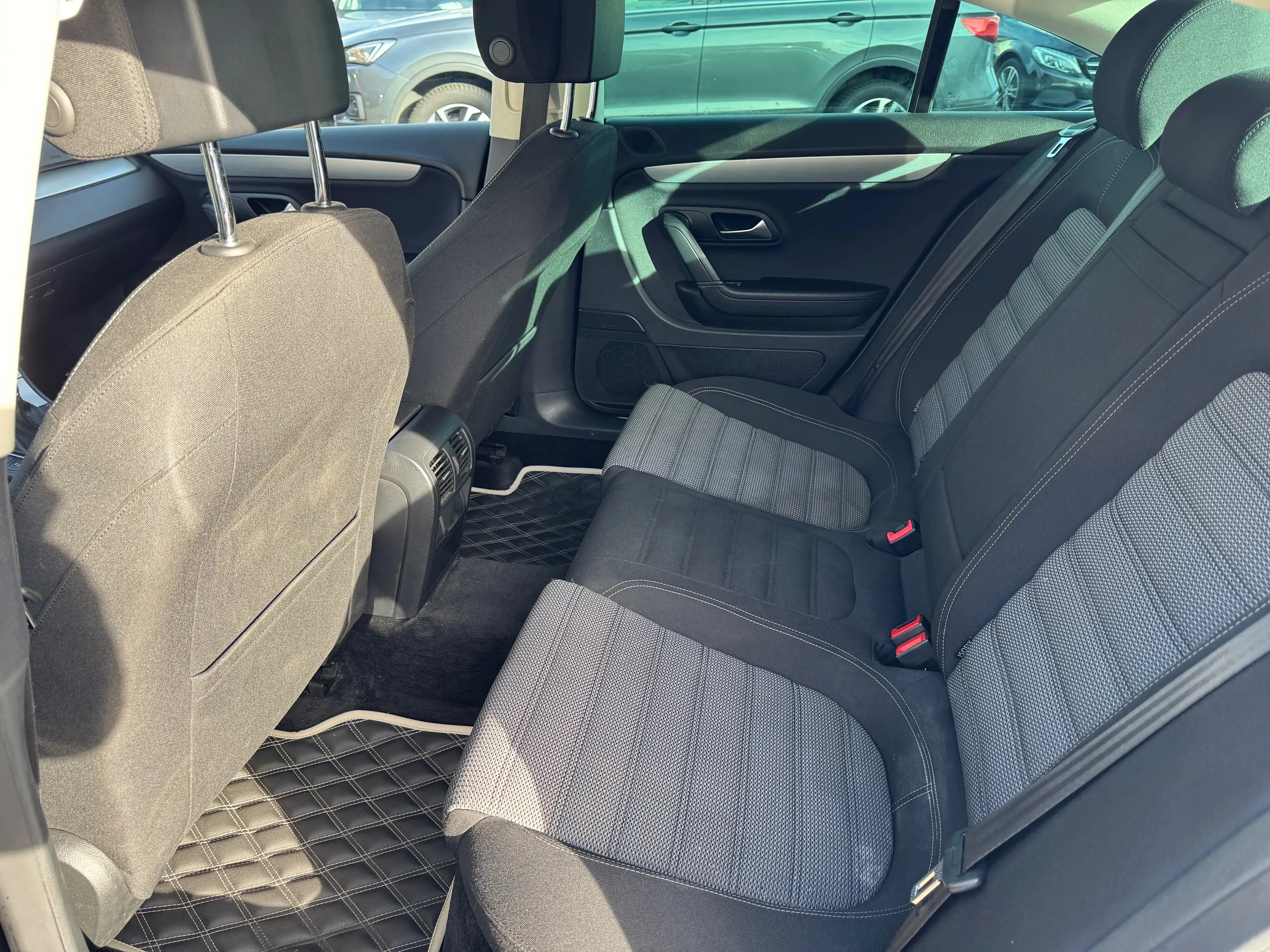 Volkswagen Passat CC 2.0 TDI — photo 8