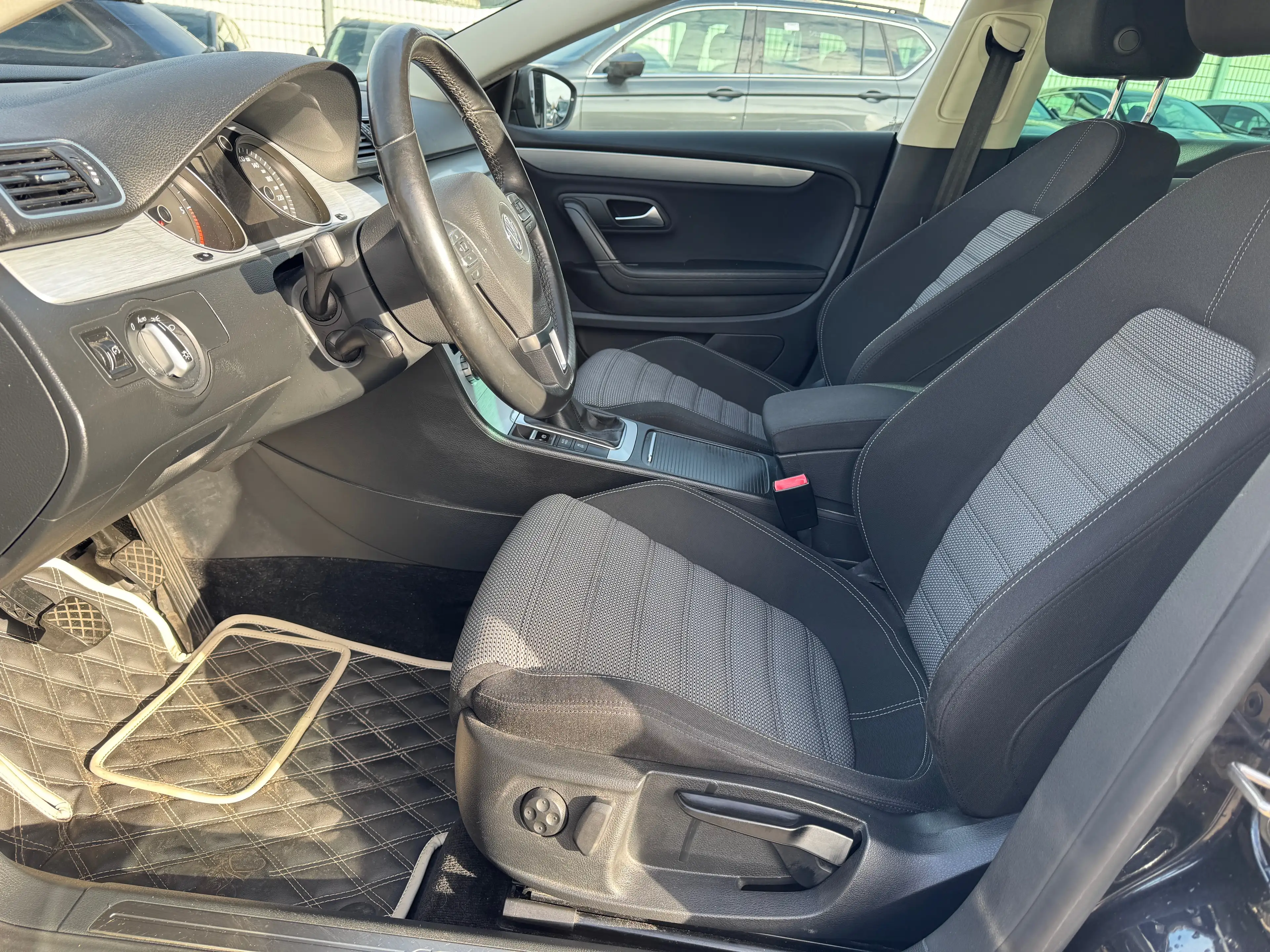 Volkswagen Passat CC 2.0 TDI — photo 7