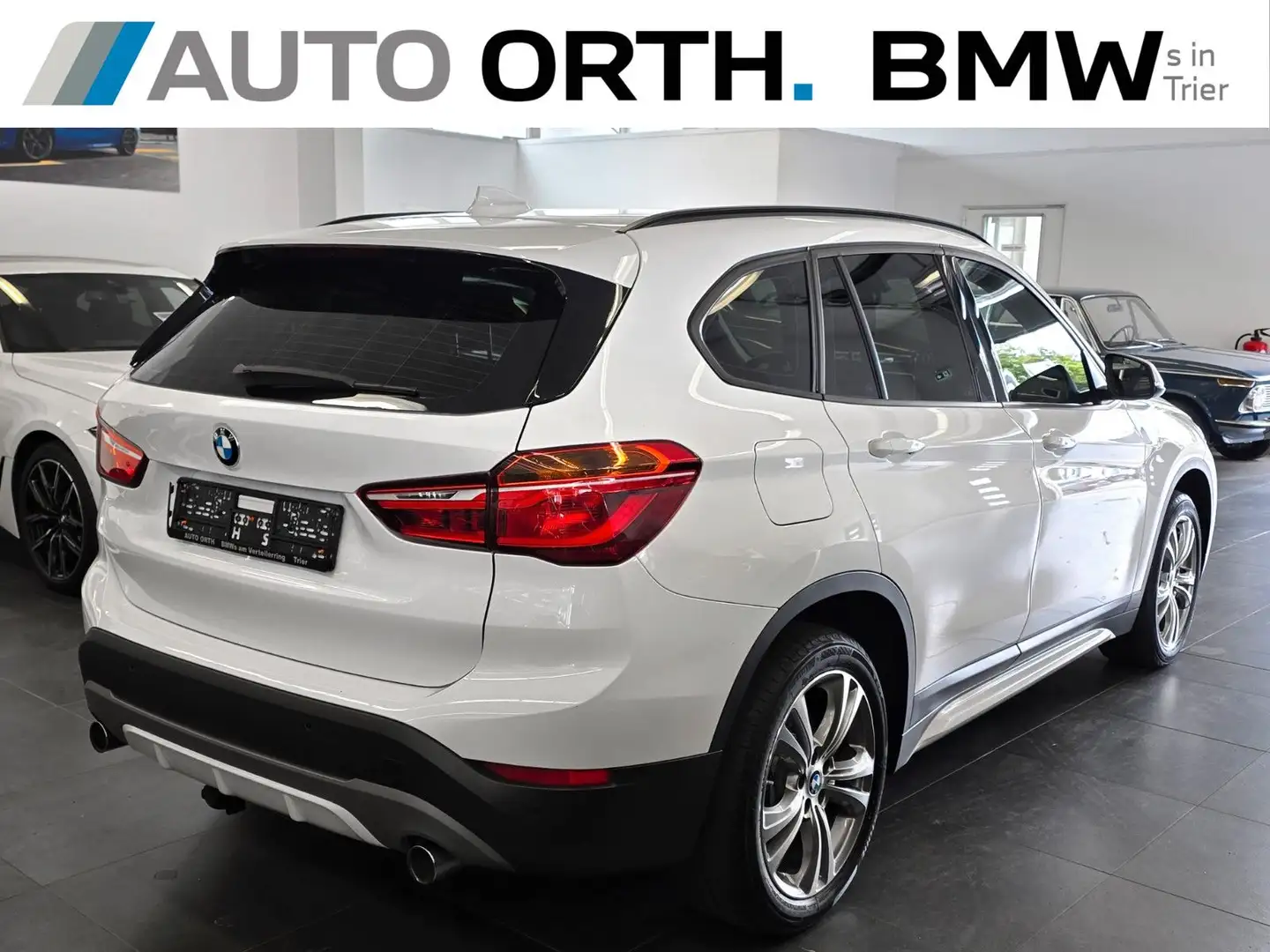 BMW X1 xDrive20i SP-AUT. SPORT-LINE NAVI LED AHK 18" Weiß - 2
