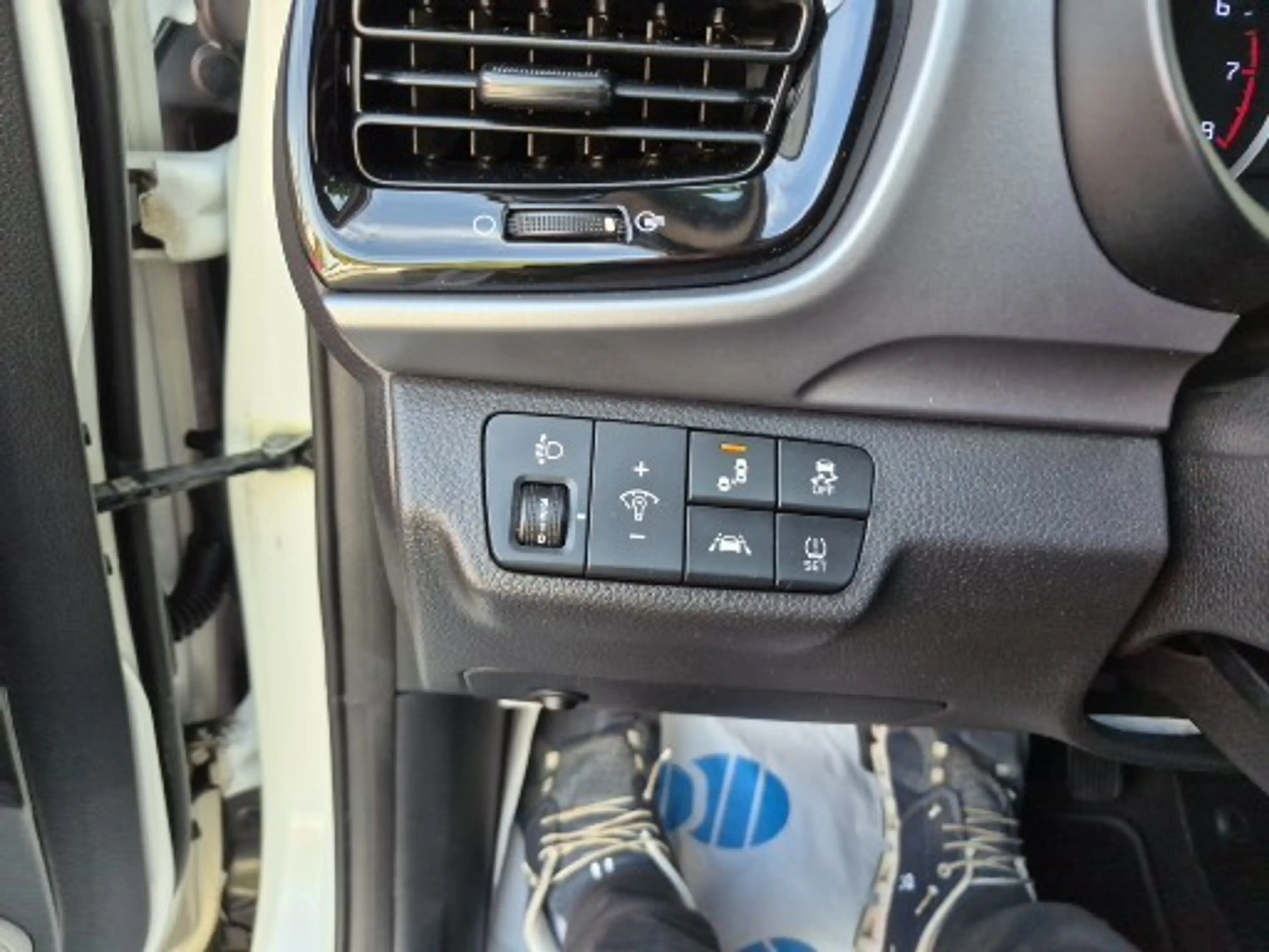 Kia Stonic Stonic 1.0 T-GDI DCT OPF Vision Automatik — photo 8