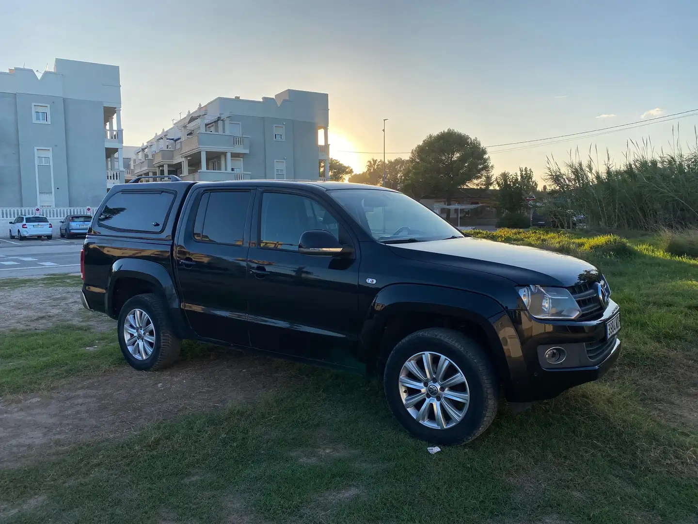 Volkswagen Amarok Amarok DCb. 2.0TDI BMT Highline 4M P. 180 Highline Negro - 2