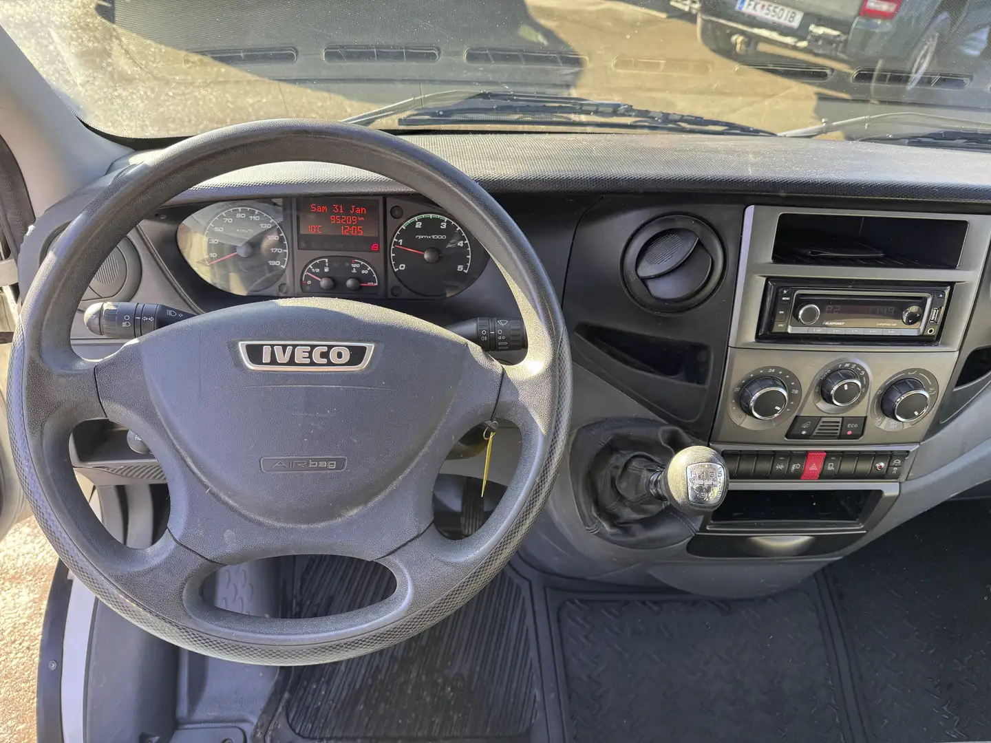 Iveco Dayli 35C15L Koffer 3,5 T Klima Tempomat AHK - 2