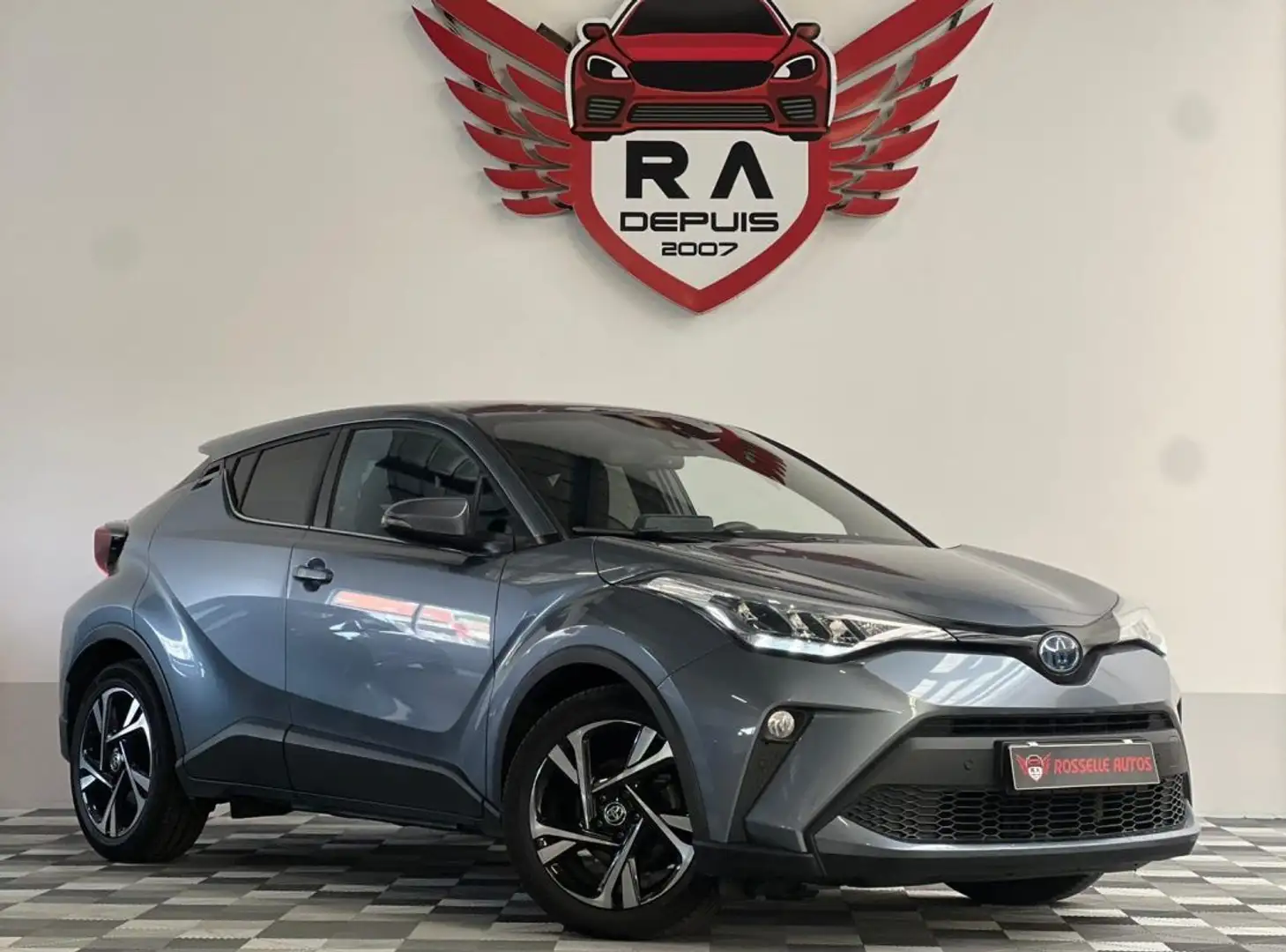 Toyota C-HR 2.0 152CH HYBRIDE Grau - 1