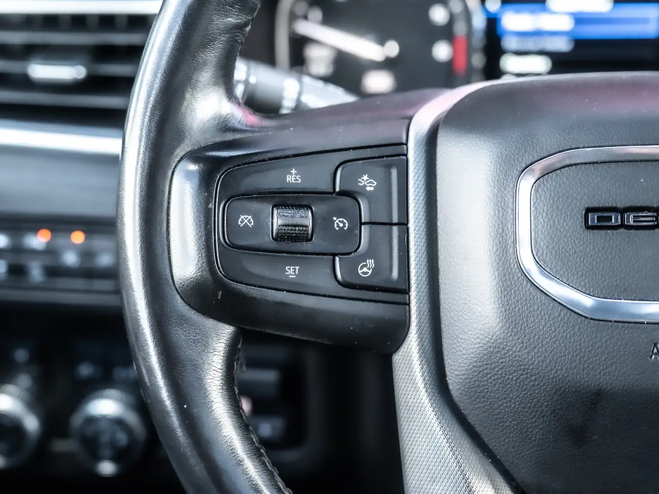 GMC Yukon снимка GMC Yukon
