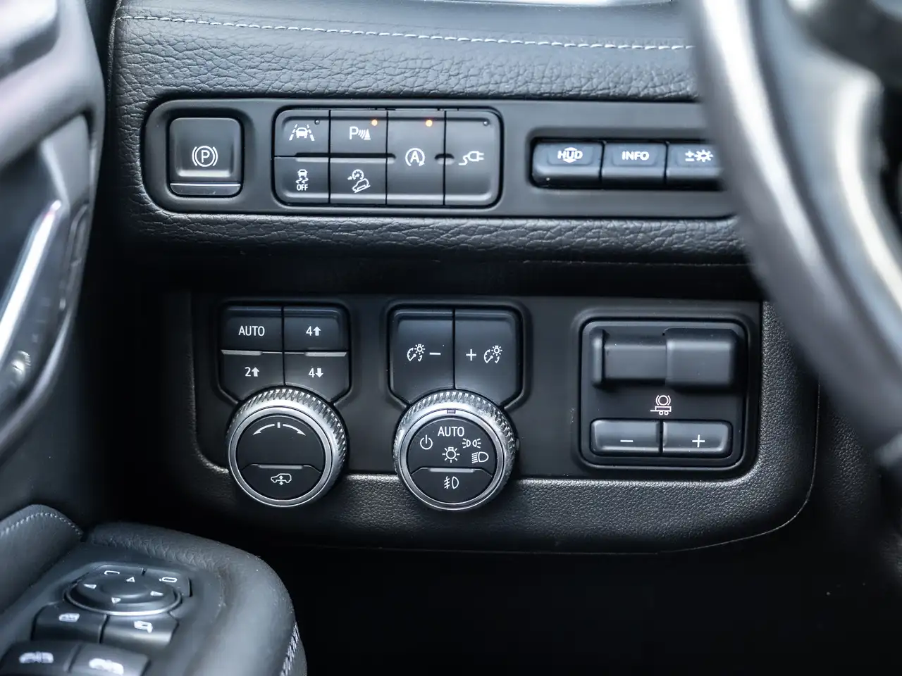 GMC Yukon снимка GMC Yukon