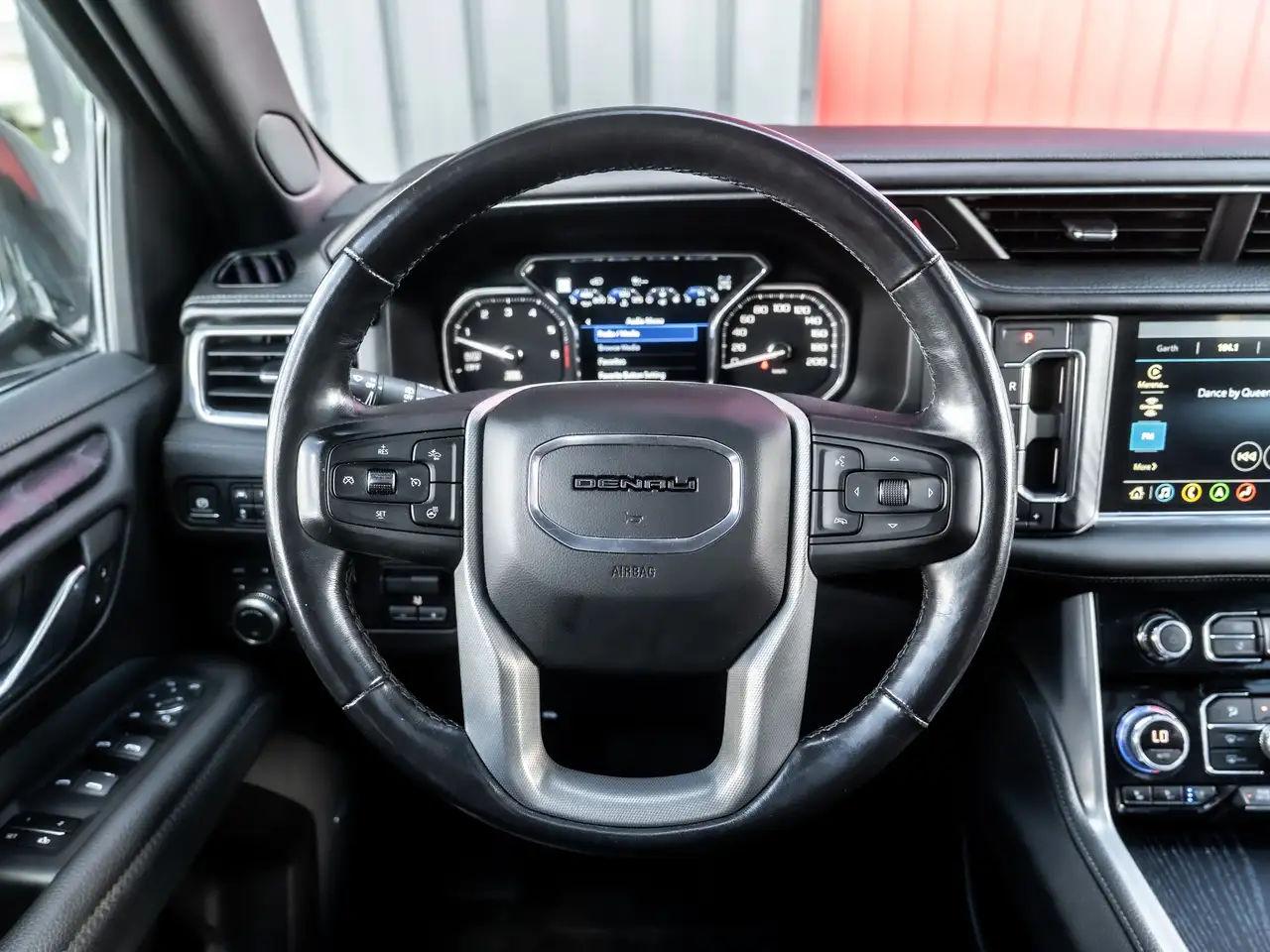 GMC Yukon снимка GMC Yukon