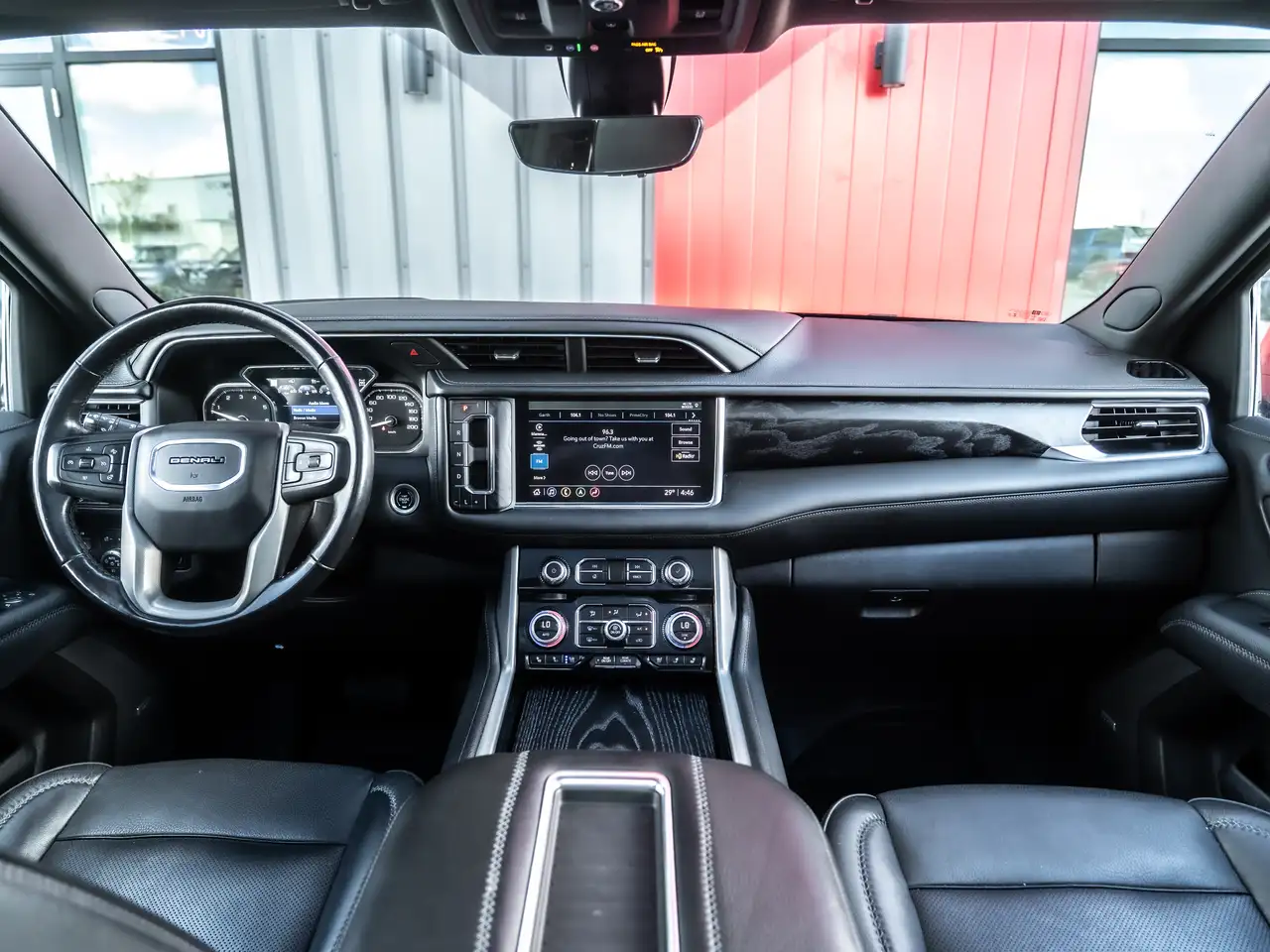 GMC Yukon снимка GMC Yukon