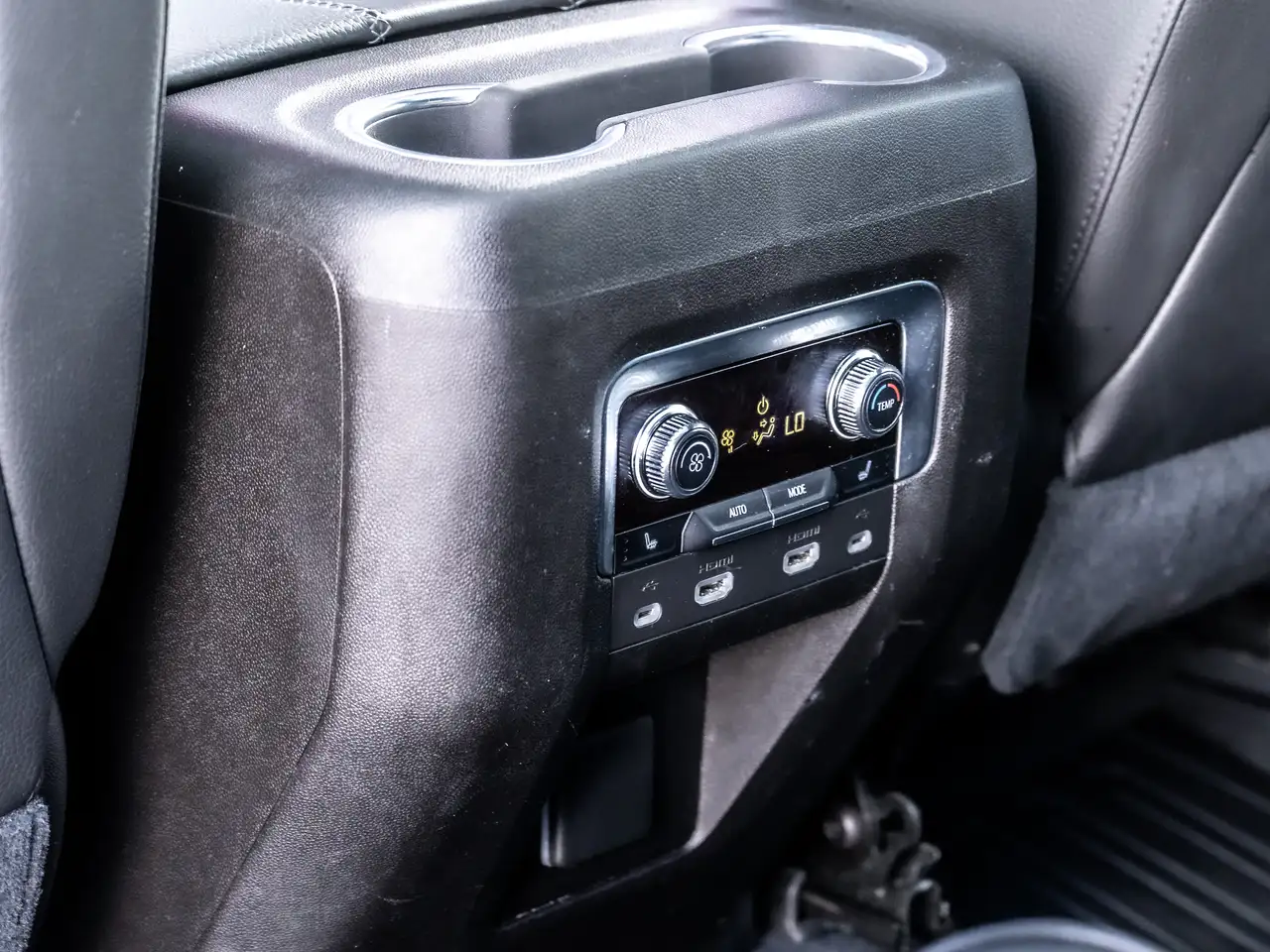 GMC Yukon снимка GMC Yukon