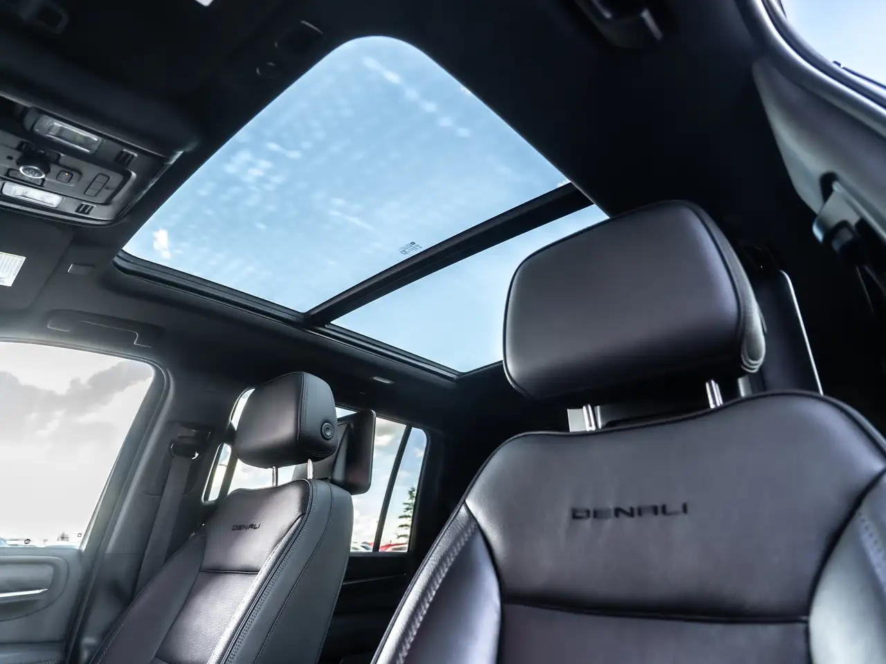 GMC Yukon снимка GMC Yukon