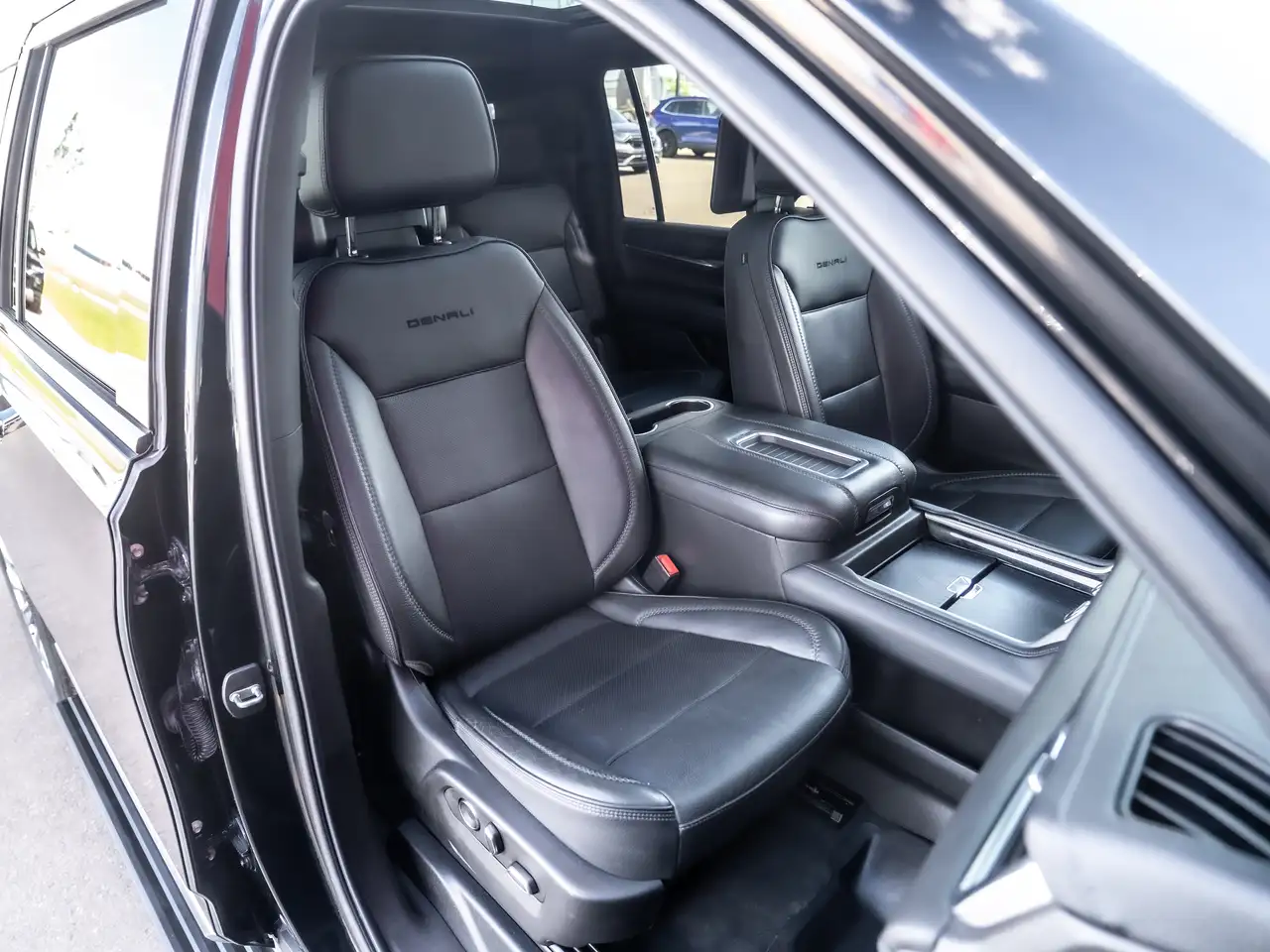 GMC Yukon снимка GMC Yukon