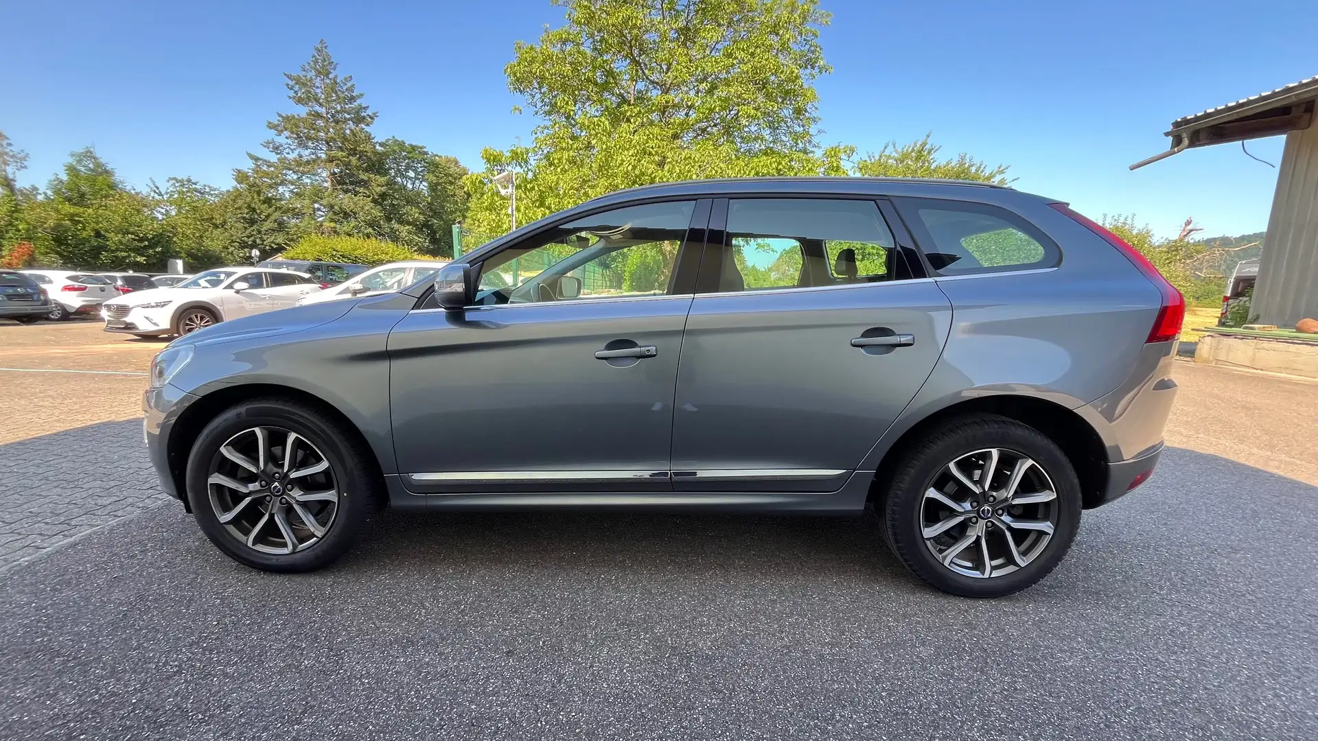 Volvo XC60 D4 Geartronic Kinetic Grau - 2