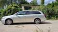 Toyota Avensis COMBI 1.8 +  1.HAND + KLIMA + AHK + SHZ Argent - thumbnail 1