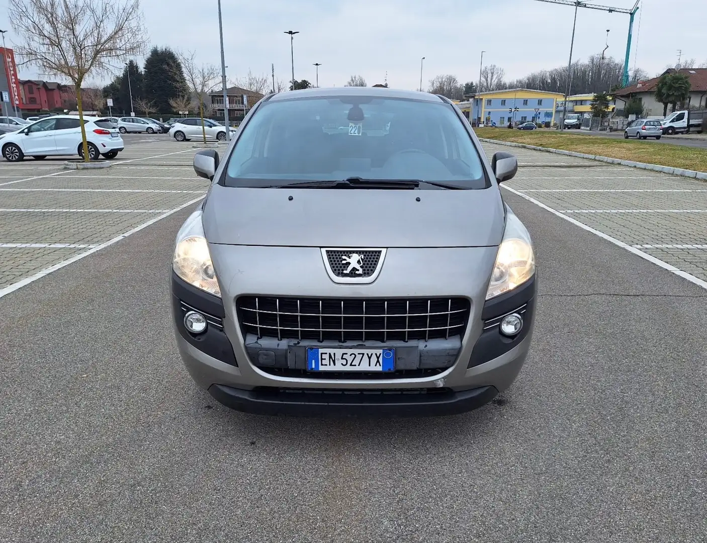 Peugeot 3008 1.6 e-HDi 112CV Automatik*S.&S*Navi*Aux*Cruise Grigio - 2