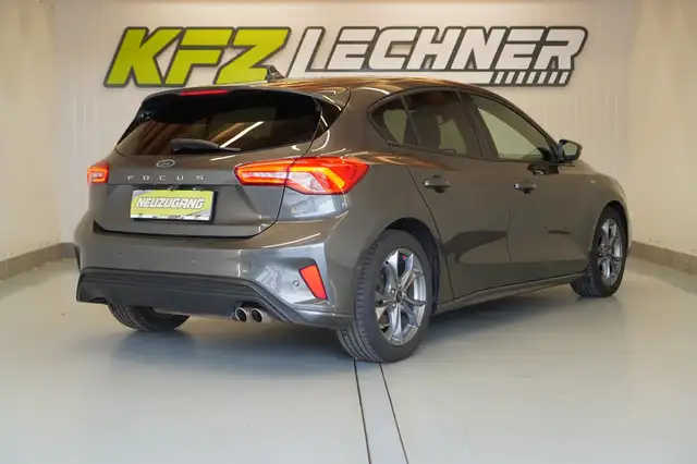 Ford Focus view 4