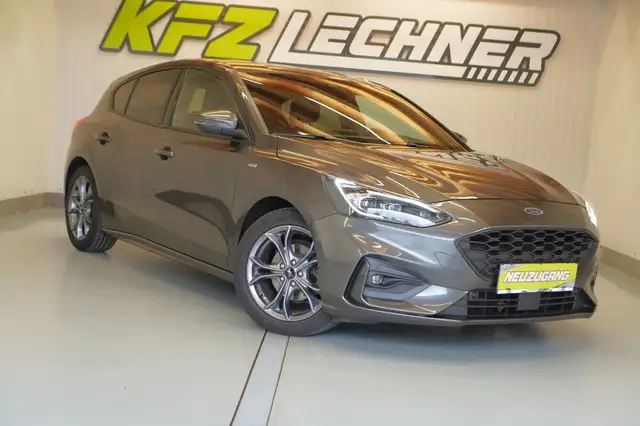 Ford Focus view 3