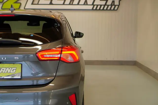 Ford Focus view 6