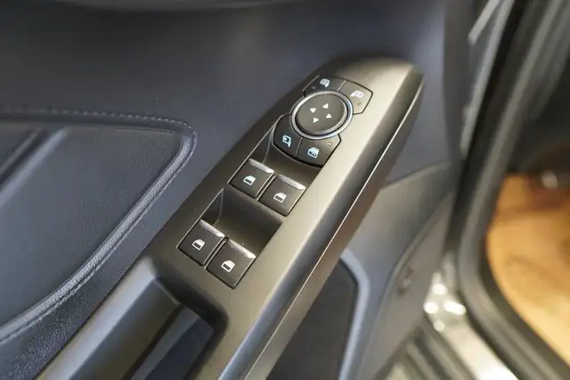 Ford Focus view 14