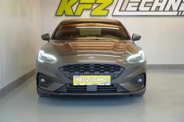Ford Focus view 9