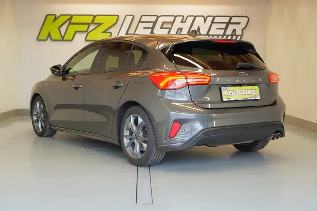 Ford Focus view 7