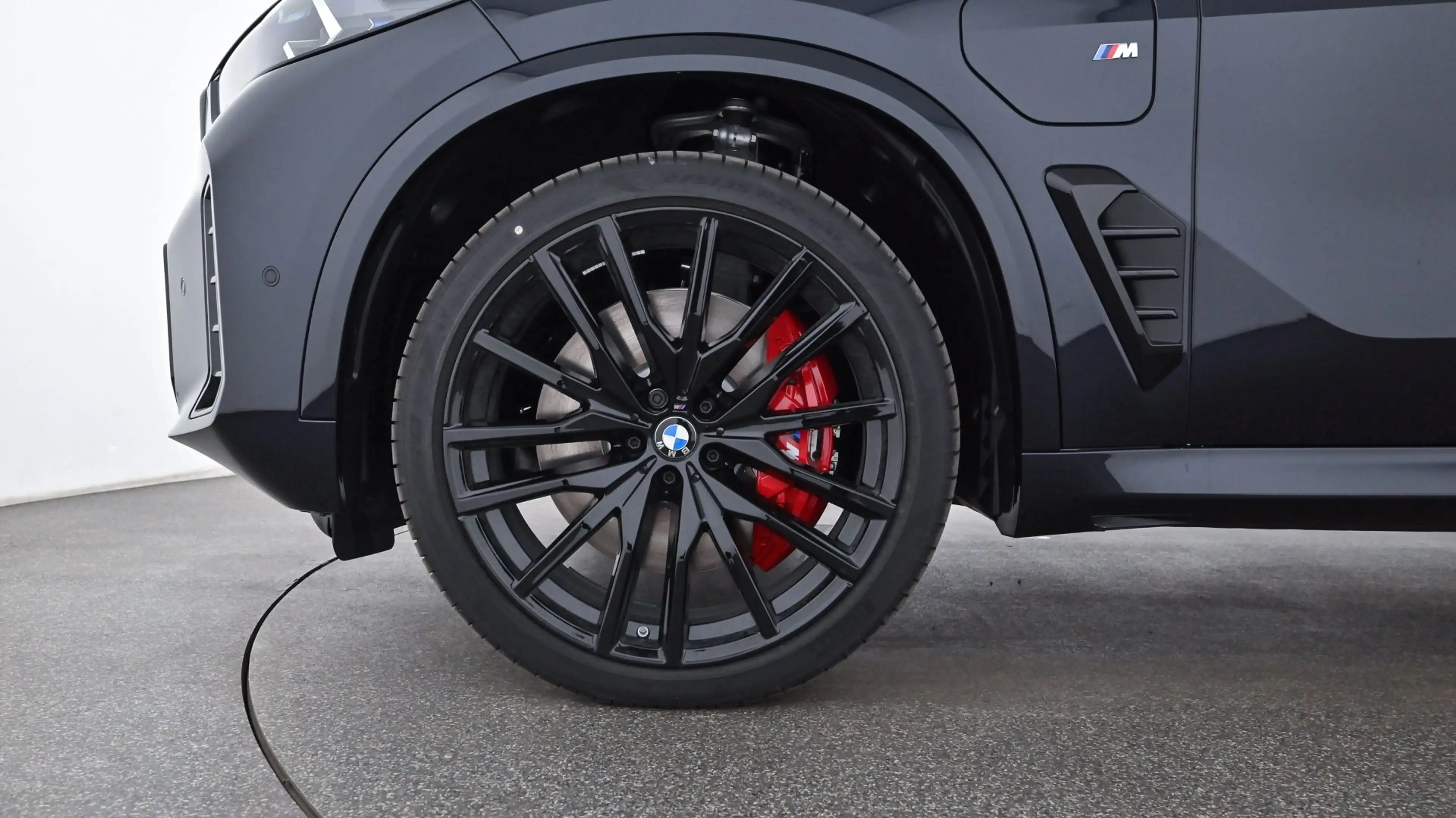 BMW X5 xDrive50e — photo 13