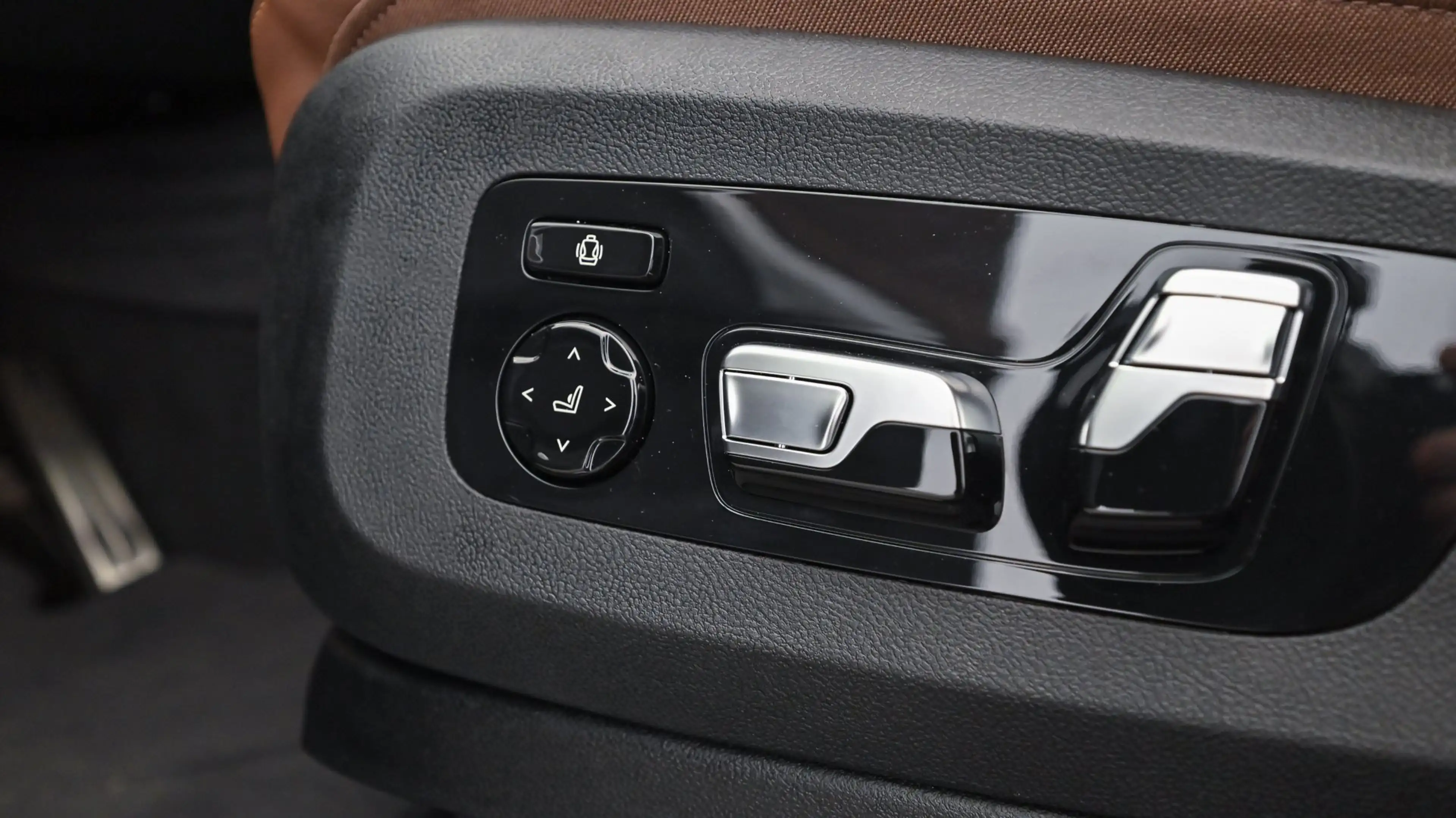 BMW X5 xDrive50e — photo 11