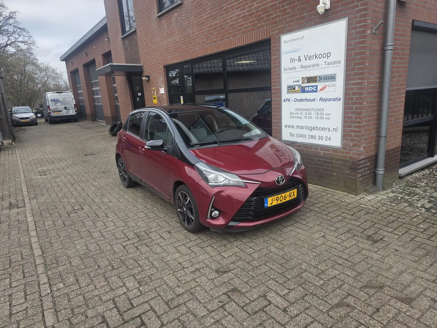 Toyota Yaris 1.5 VVT-i Bi-Tone | Camera | Rouge - 1