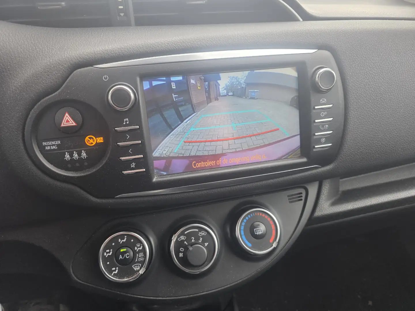 Toyota Yaris 1.5 VVT-i Bi-Tone | Camera | Rouge - 2