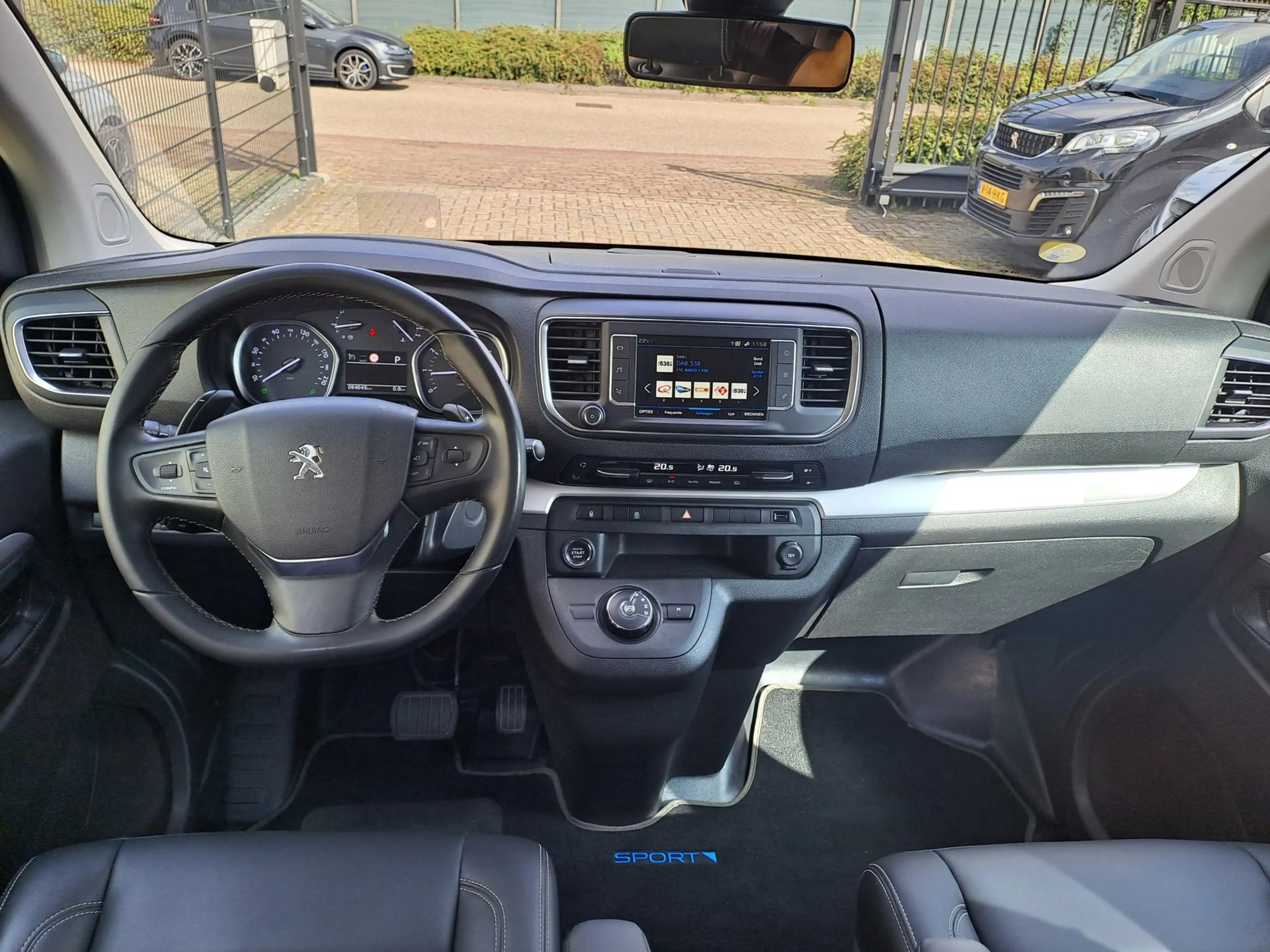Peugeot Expert 2.0 BlueHDI 180 Long Sport DC — photo 31