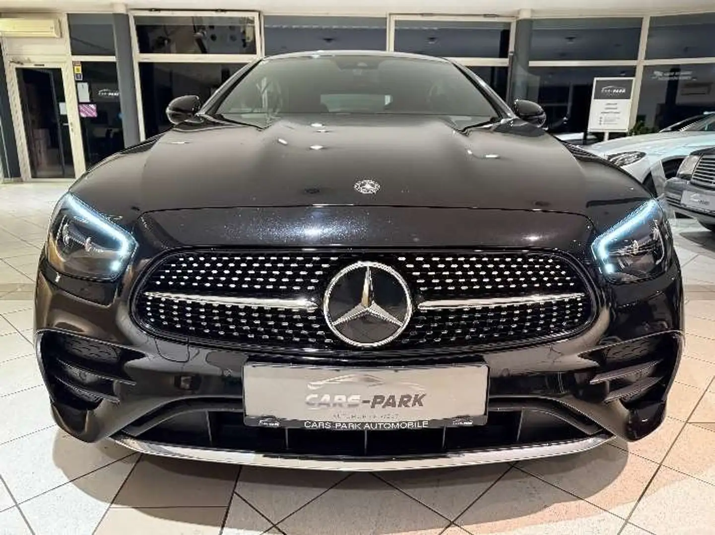 Mercedes-Benz E 200 E 200 Mildhybrid *AMG-LINE* Schwarz - 2