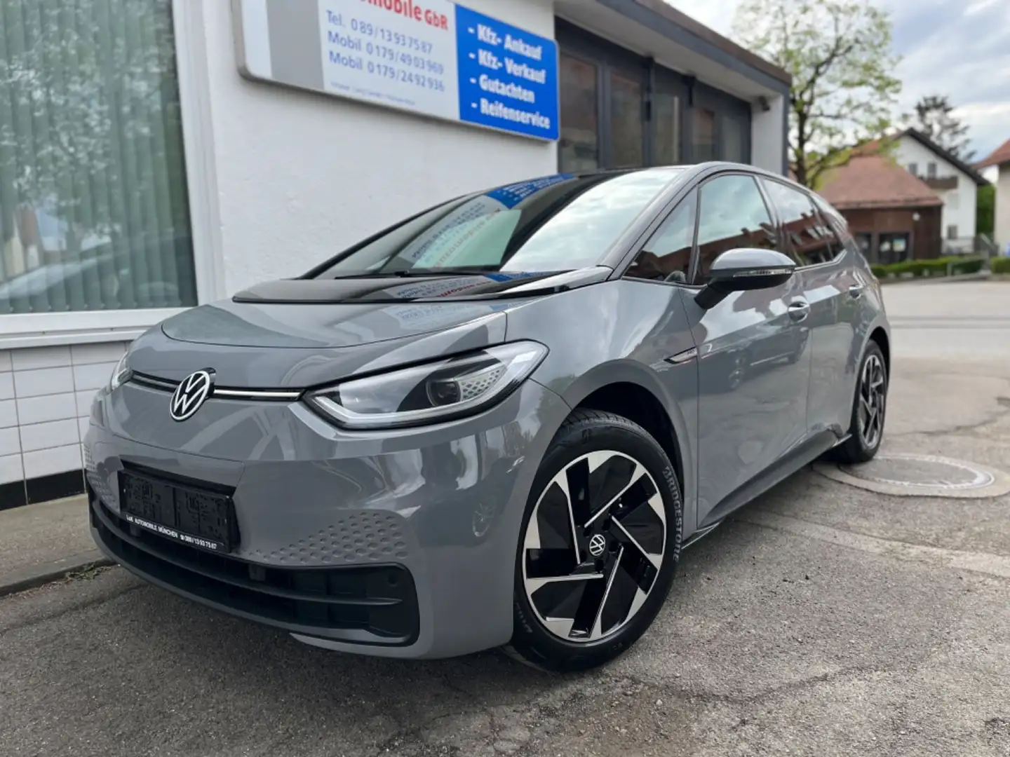 Volkswagen ID.3 Pro 107 kW Wärmepumpe+ACC+LED Matrix+AHK Grau - 1