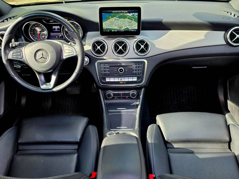 Mercedes-Benz CLA 180 CAMERA - PANO — photo 15