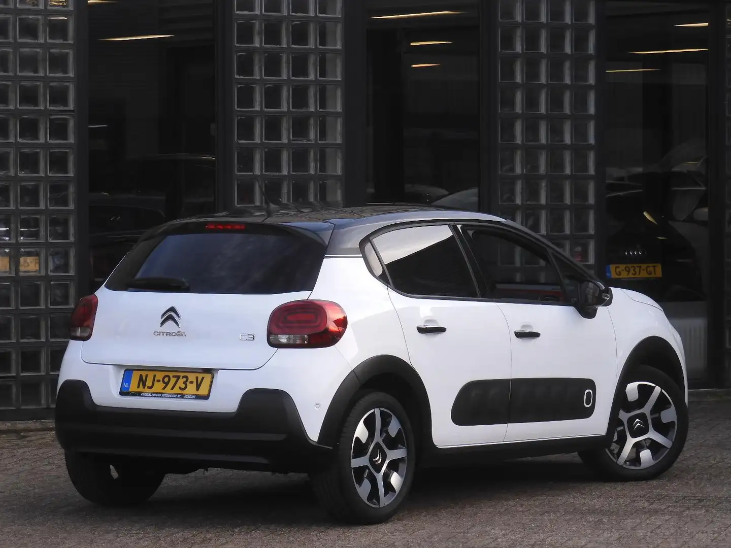 Citroen C3 1.2 110PK SHINE PANORAMADAK/ KEYLESS/ DODE HOEK DE Wit - 2