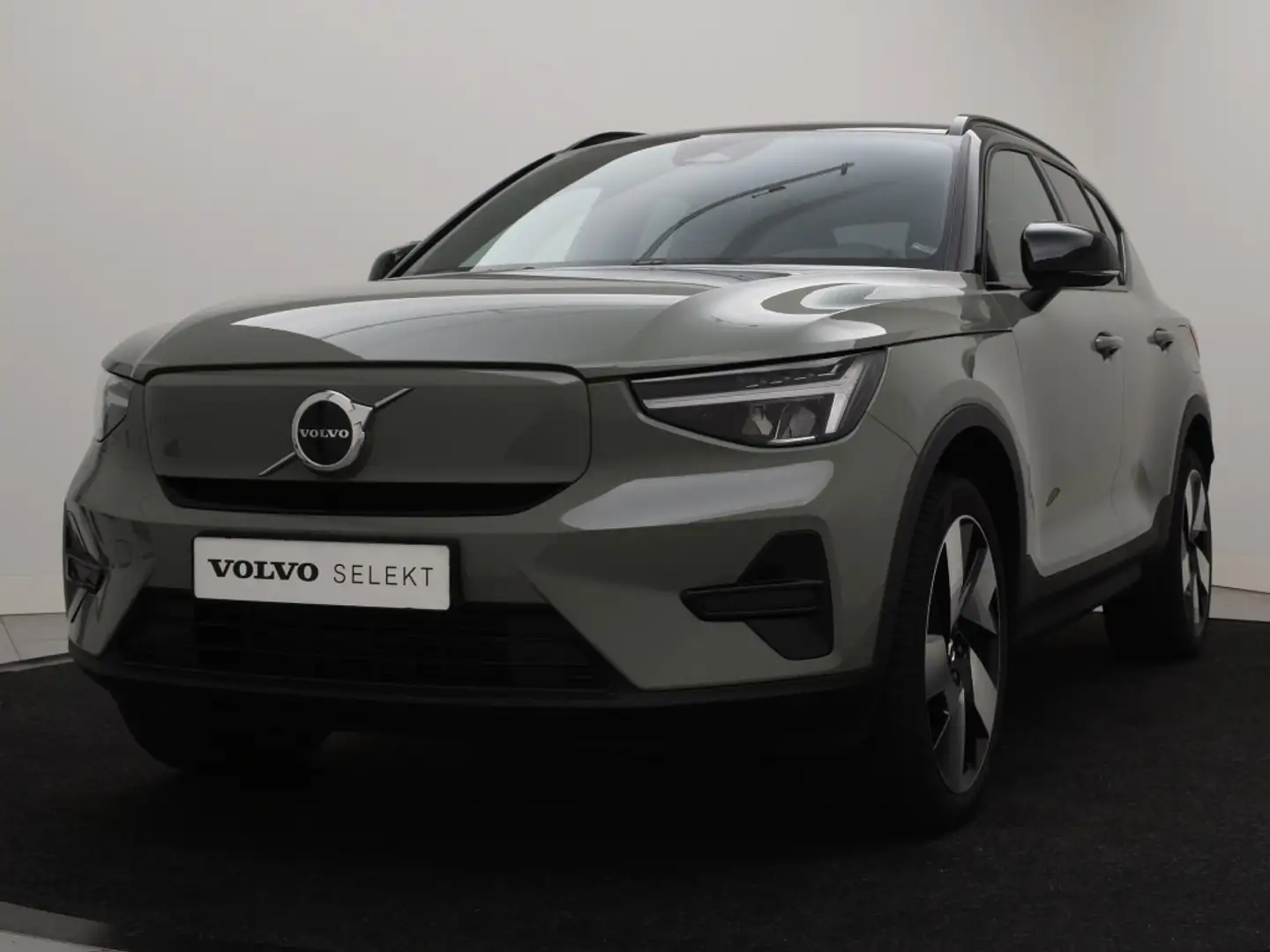 Volvo XC40 EXTENDED RANGE PLUS 20INCH GOOGLE MAPS STOELVERWAR Groen - 2