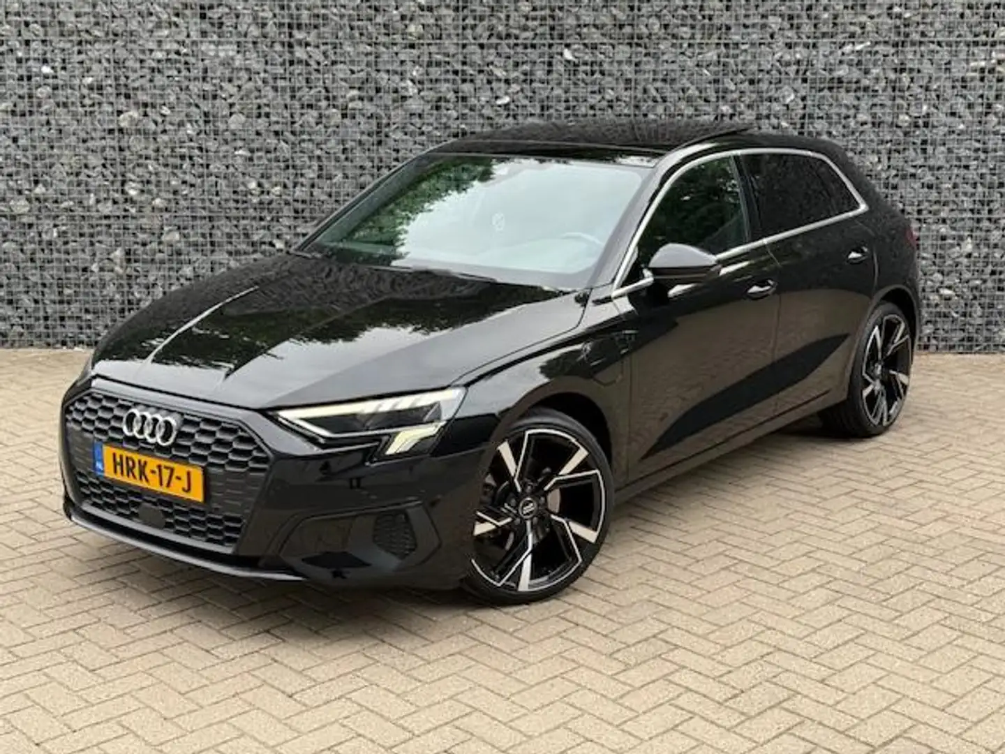 Audi A3 Sportback 40 TFSI e I Pano I Keyless entry Siyah - 2