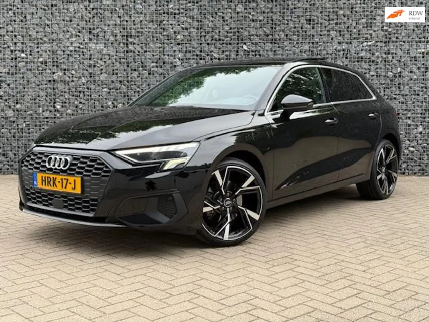 Audi A3 Sportback 40 TFSI e I Pano I Keyless entry Siyah - 1