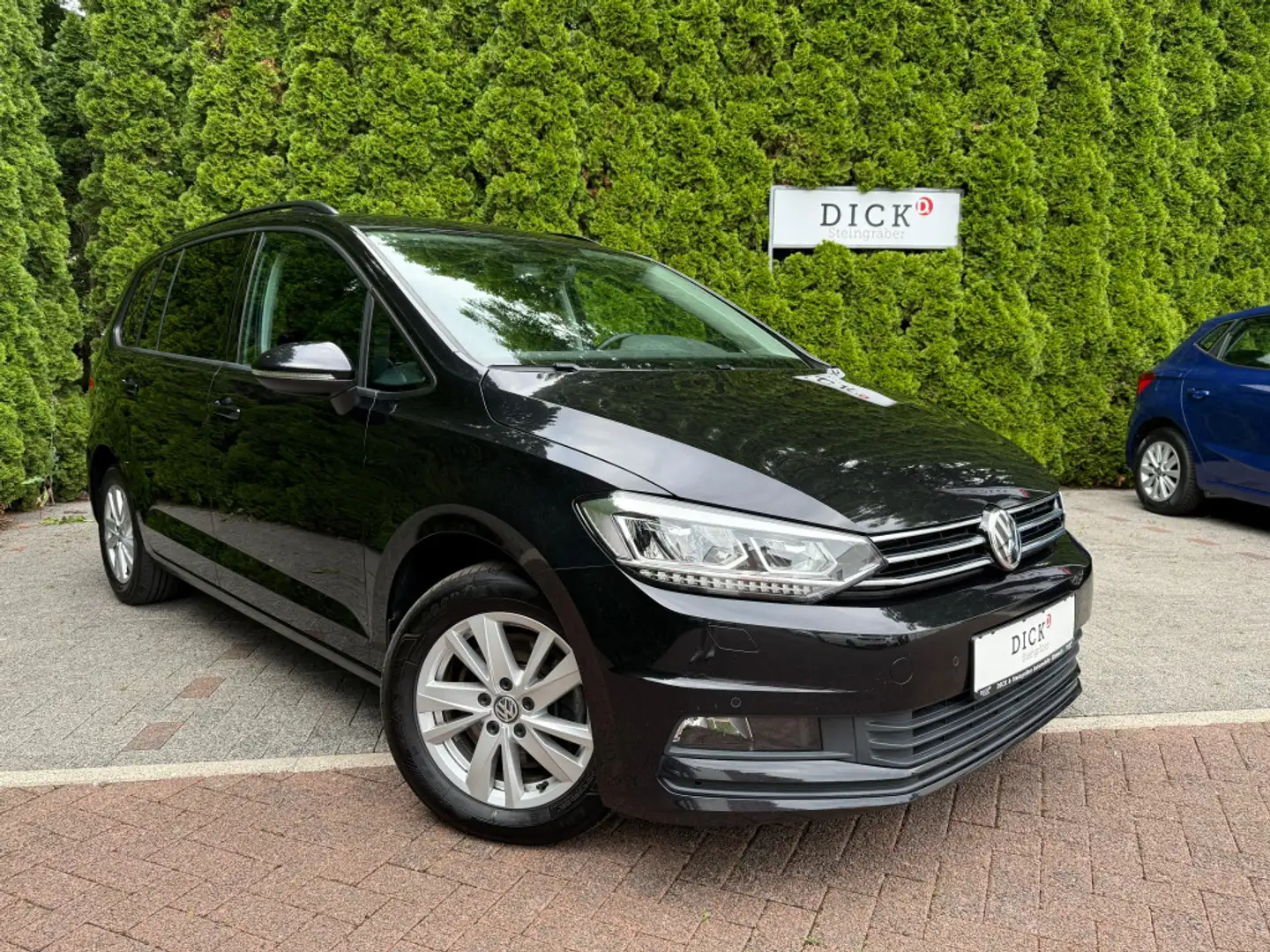 Volkswagen Touran 2.0 TDI DSG Comfort LED+NAV+ACC+SHZ+CARPL Zwart - 1