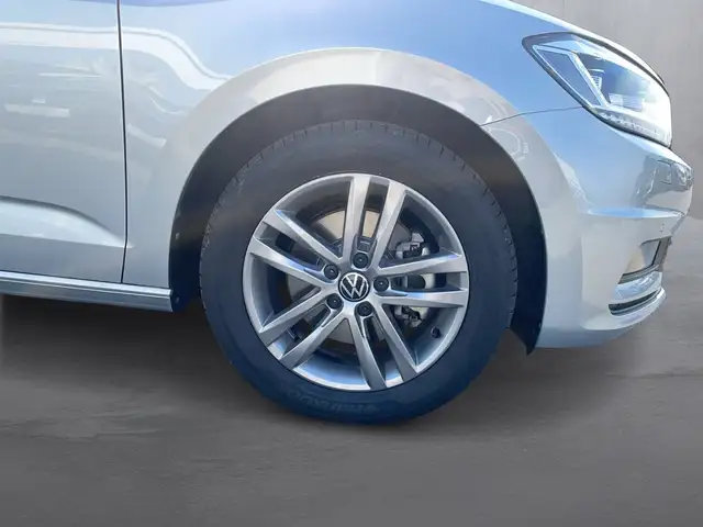 Volkswagen Touran view 8