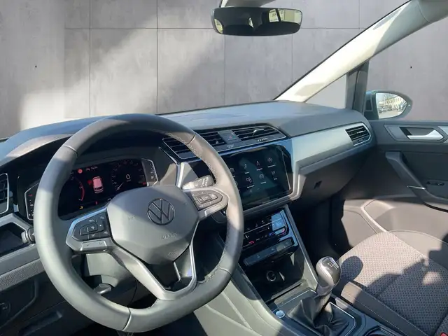 Volkswagen Touran view 9