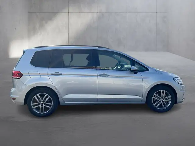 Volkswagen Touran view 6
