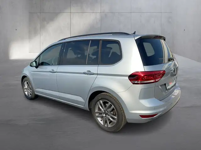 Volkswagen Touran view 3