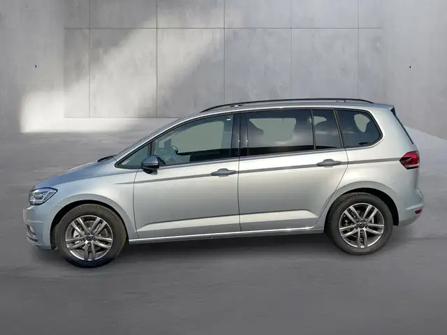 Volkswagen Touran view 2