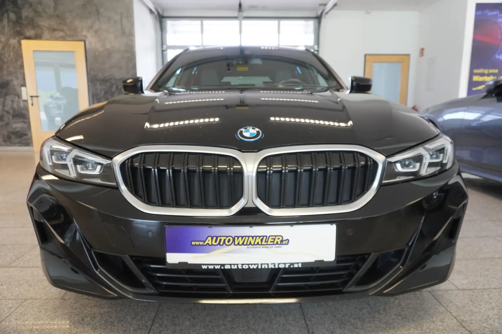 BMW 320 e PHEV xDrive Touring Aut. Sports./Widescreen/Nav Schwarz - 2