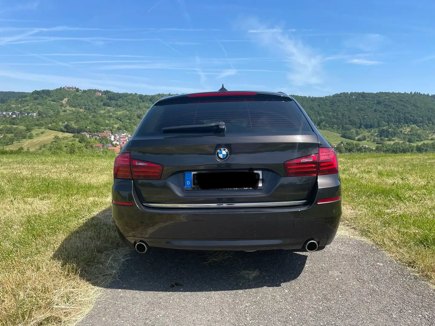BMW 535 535d xDrive Touring Aut. Luxury Line Hnědá - 2