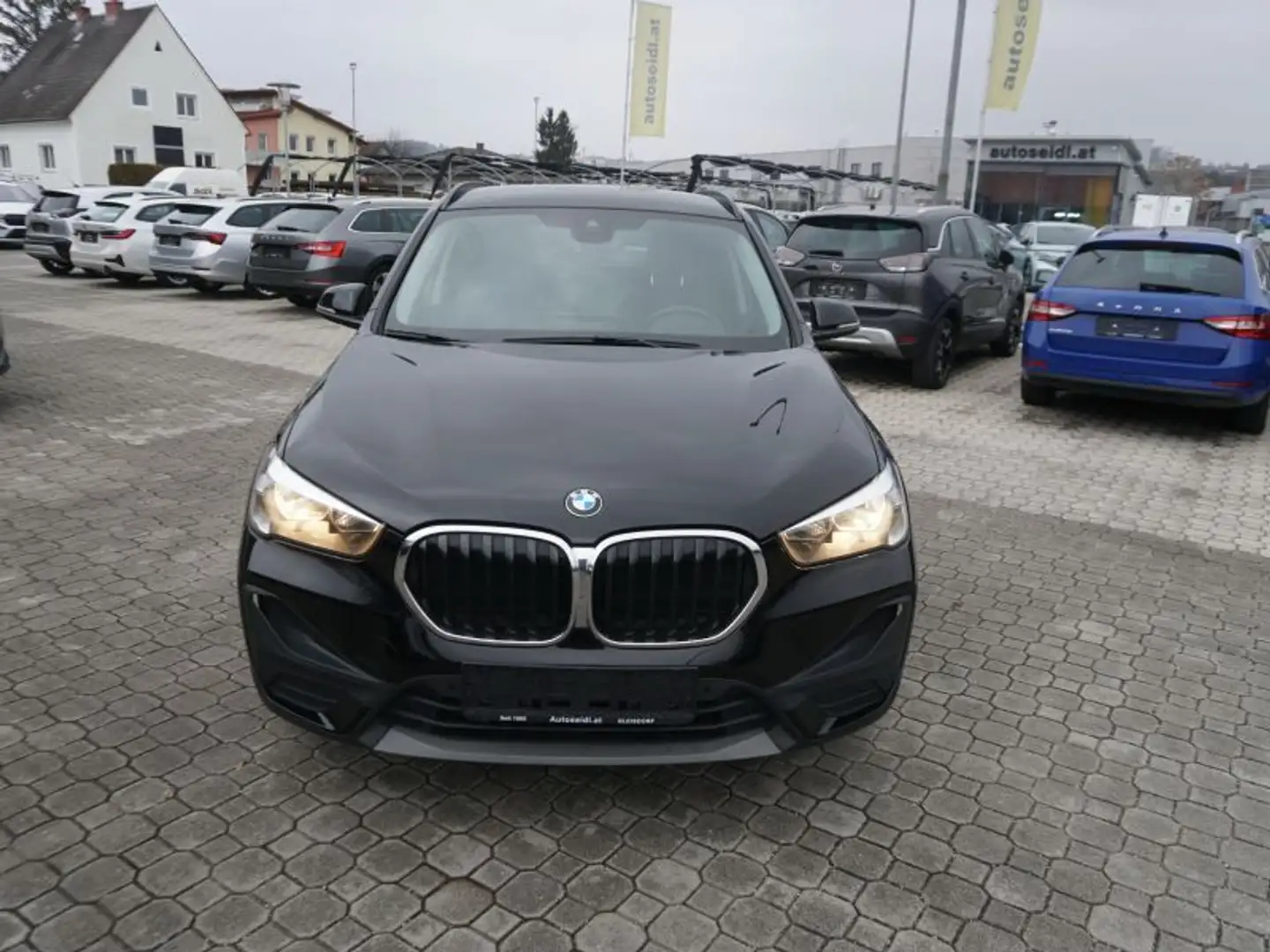 BMW X1 sDrive18d Aut. *NAVI+HEAD-UP* Schwarz - 2