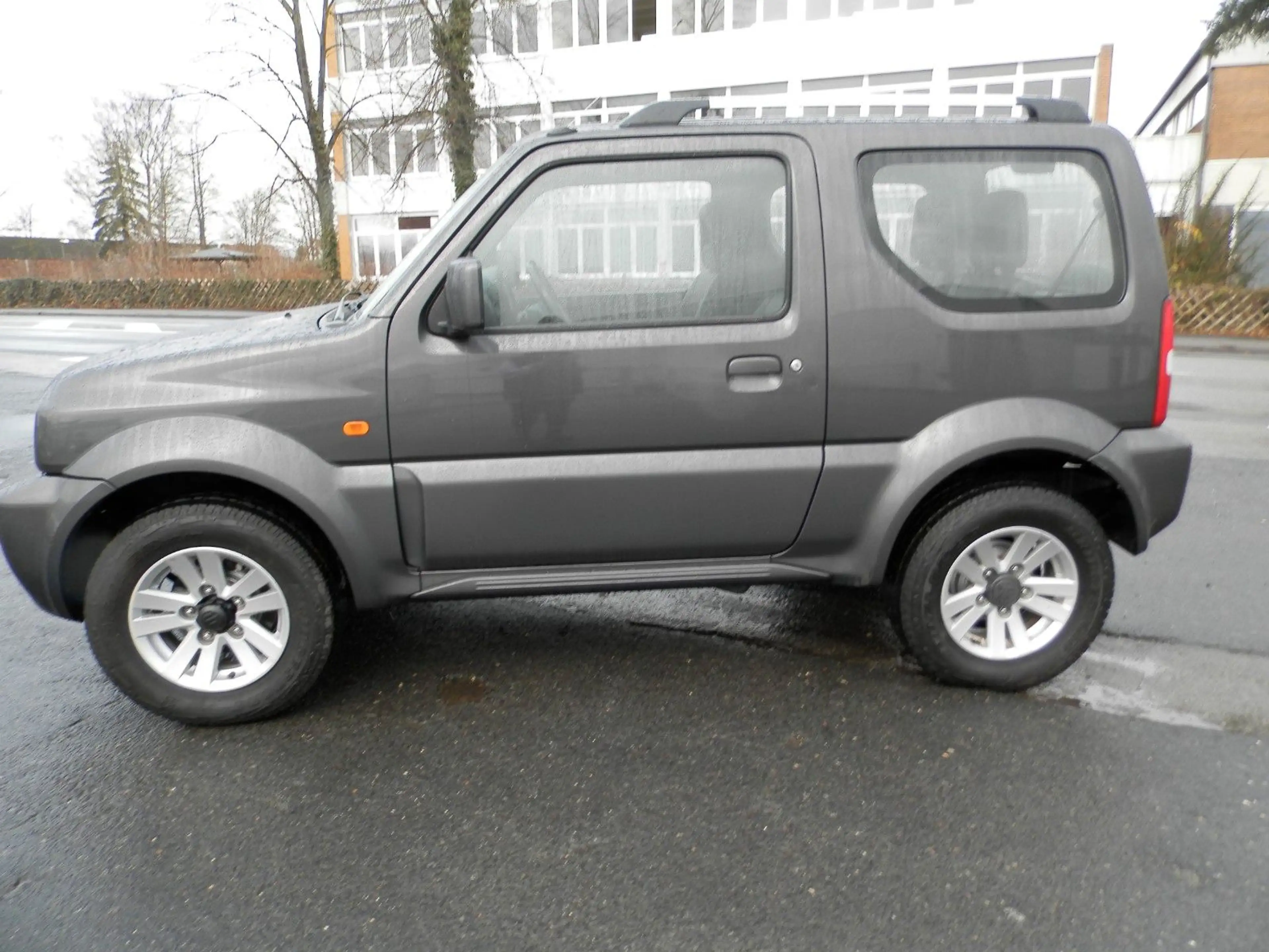 Suzuki Jimny Style Lim.*NR.8*Klima*Leder*AHK*ALU* — photo 6